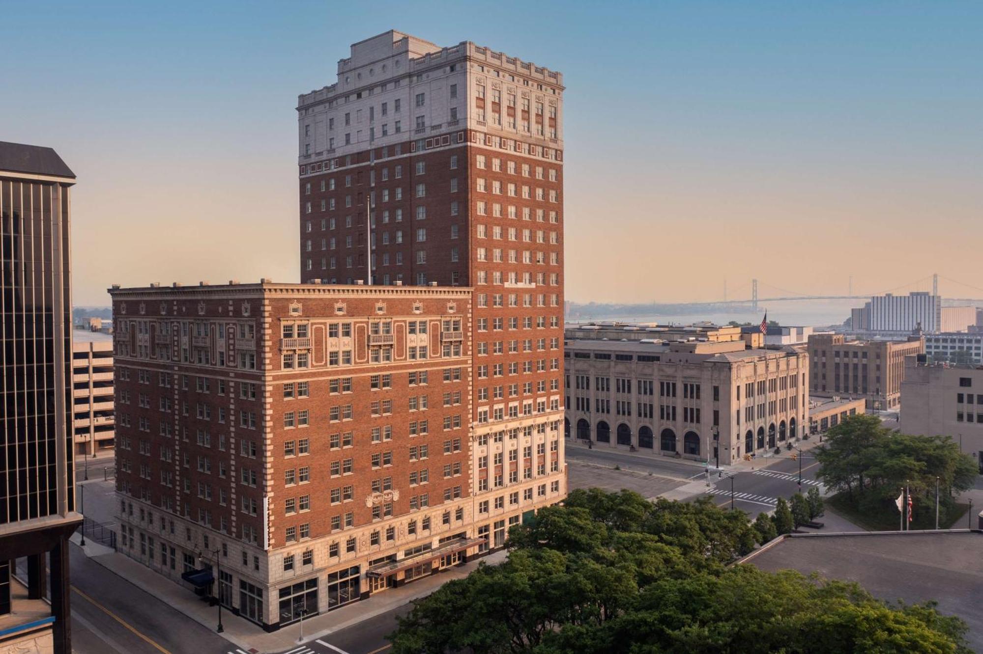 Doubletree Suites By Hilton Hotel Detroit Downtown - Fort Shelby Exterior photo